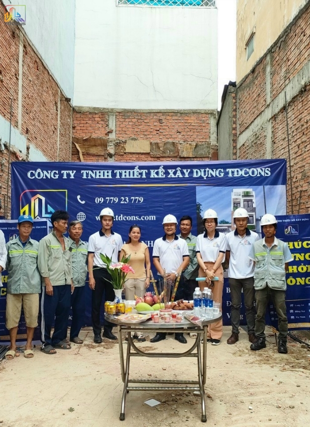 Gia đình Anh Niềm - Chị Hoa ( Khởi công )